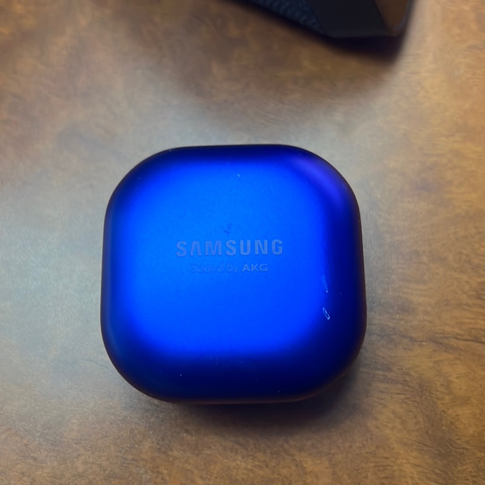 Galaxy - Galaxy Buds Live True Wireless Earbud headphones - case and left earbud